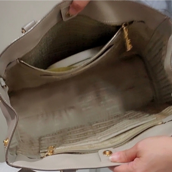 Authentic Prada Saffiano Lux Bicolour Tote Bag - Picture 7 of 13